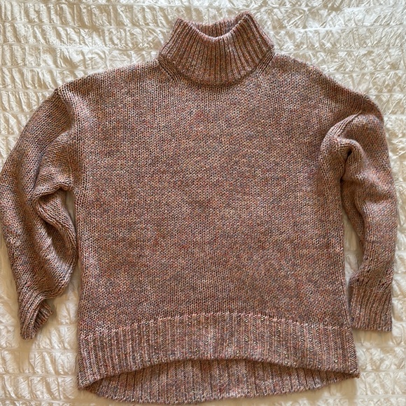 Beautiful multi-color sweater with gold threads throughout - Picture 3 of 5